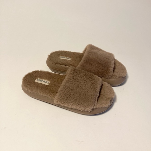 32 Degrees Dust Pink Faux Fur Rubber Outsole Flip Flops Slippers size 7 - Picture 1 of 14